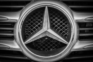 Private driver Paris airport transfers by PARIS BY EMY