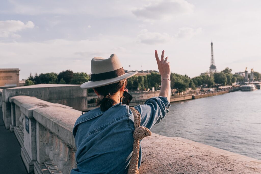 Solo Travellers in Paris by PARIS BY EMY