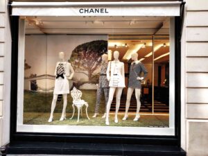 Luxury shopping tour by PARIS BY EMY