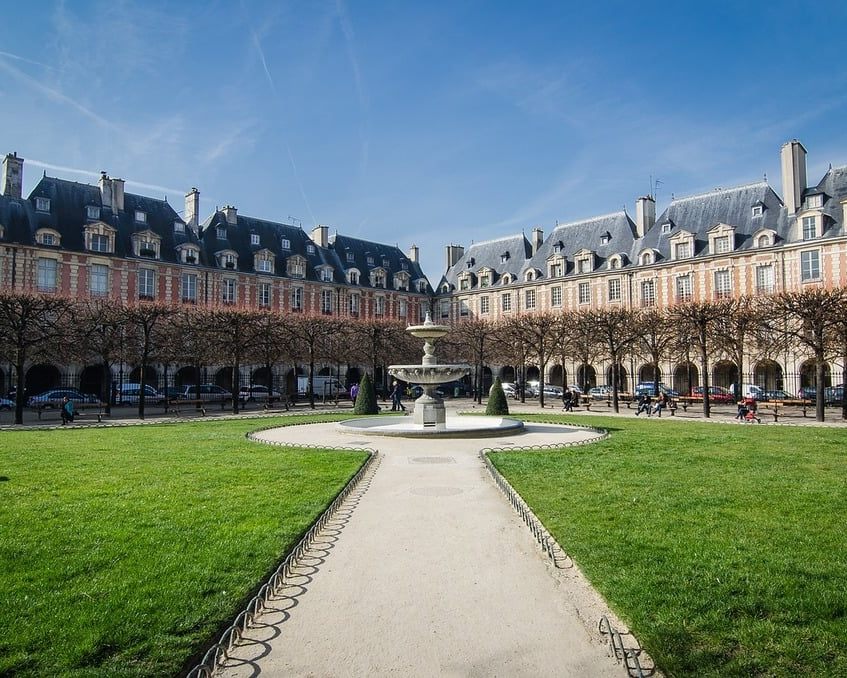 Le Marais place des Vosges private tour guide by PARIS BY EMY