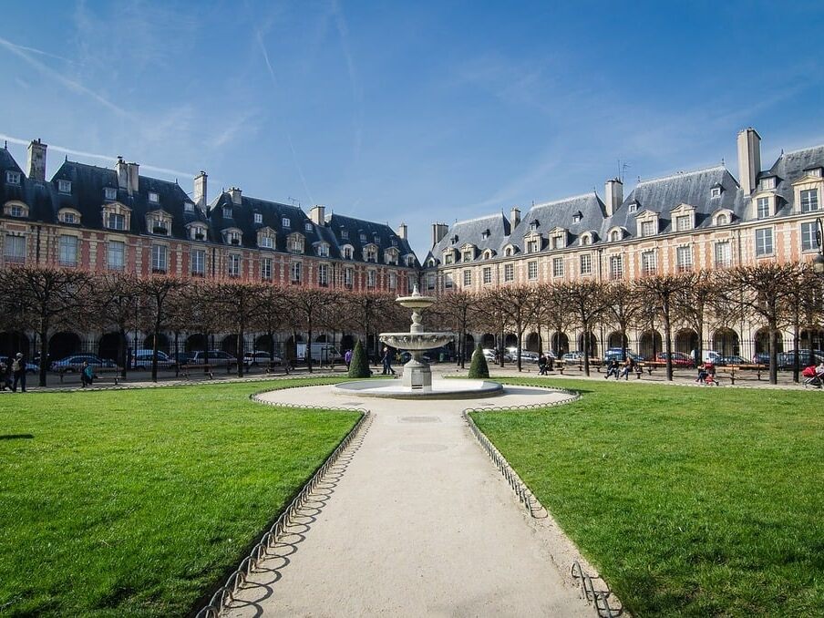 Le Marais place des Vosges private tour guide by PARIS BY EMY