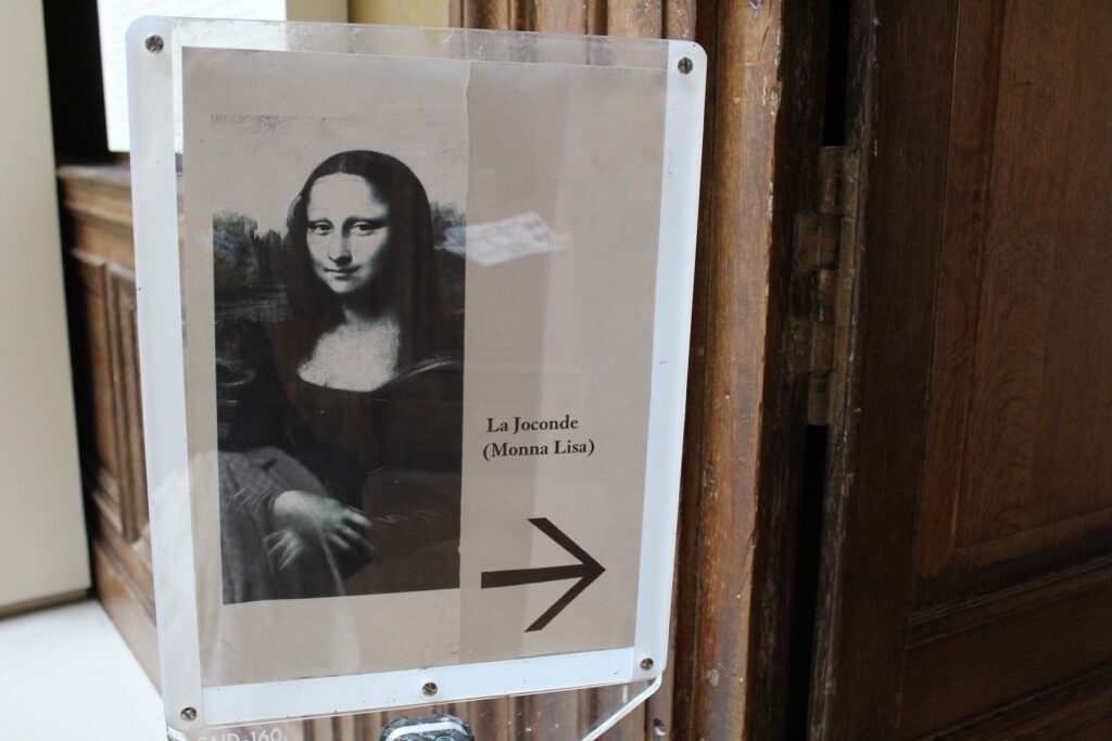 Private guided tour of the Louvre Paris by Emy