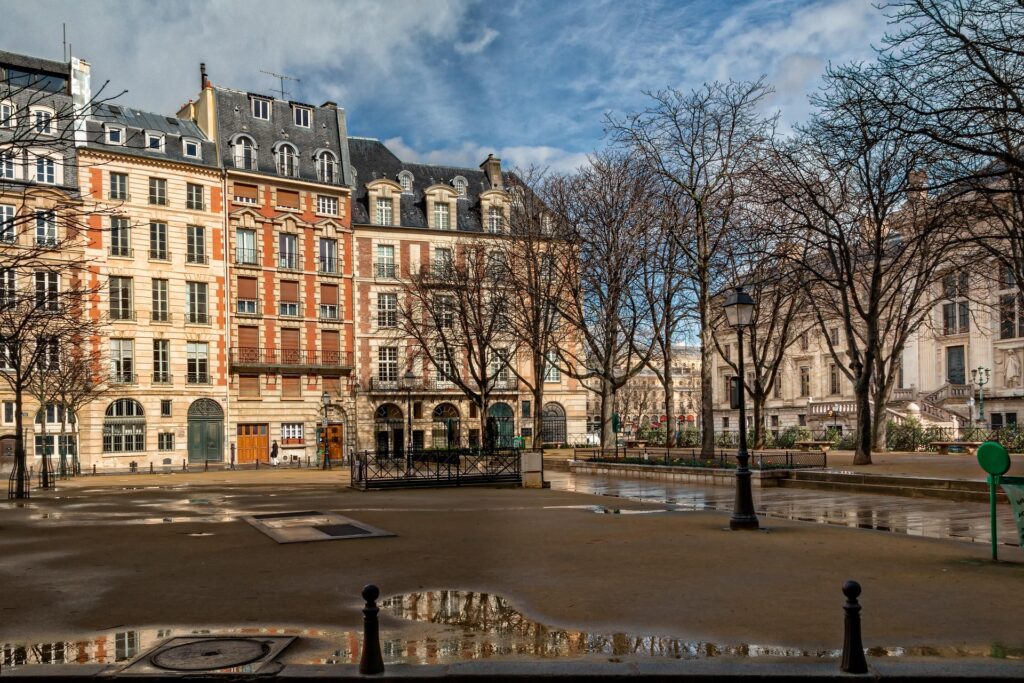 Place Dauphine - île de la Cité Paris - Paris by Emy
